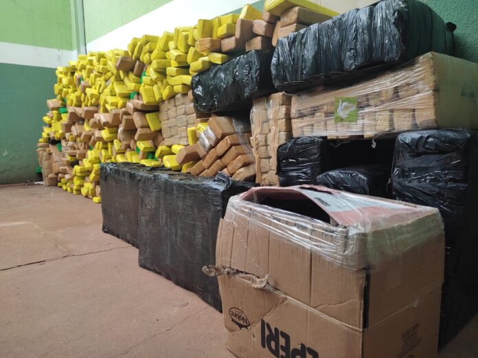 Polícia Civil realiza grande apreensão de drogas e recuperação de veículo roubado na MS-164 em Ponta Porã