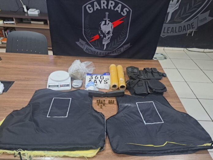 Polícia Civil apreende drogas, petrechos para o tráfico, munições e colete balístico em Campo Grande