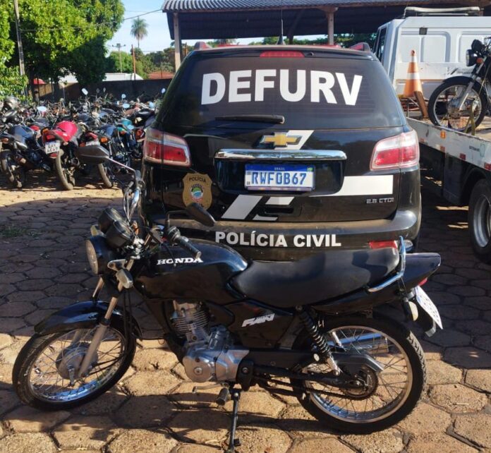 Polícia Civil apreende motocicleta com sinais identificadores adulterados e identifica criminosos, em Campo Grande
