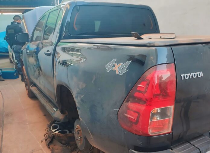 Polícia Civil em ação integrada com a polícia militar do Mato Grosso recupera em Mirassol D’ Oeste/MT caminhonete (hilux) roubada no rio de janeiro com sinais identificadores clonados de veículo de Dourados