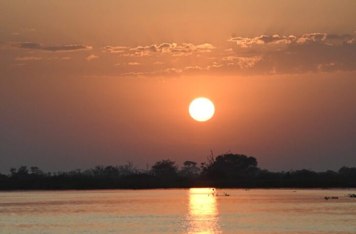Terça-feira tem previsão de tempo quente e seco no Estado e condições climáticas exigem atenção