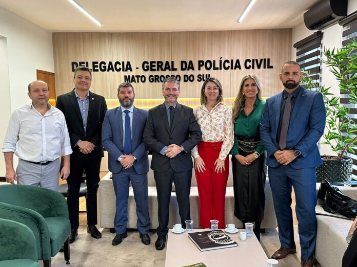 Delegado-Geral da Polícia Civil se reúne com membros do Comitê de Enfrentamento ao Tráfico de Pessoas, para tratar de seminário a ser realizado em Campo Grande