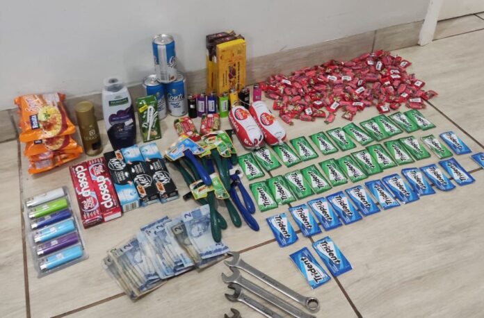 Polícia Civil apreende adolescentes autores de furto qualificado a estabelecimento comercial e recupera objetos em Iguatemi
