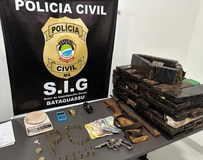 Polícia Civil estoura “bunker” com drogas e prende homem por tráfico e porte ilegal de arma de fogo, em Bataguassu