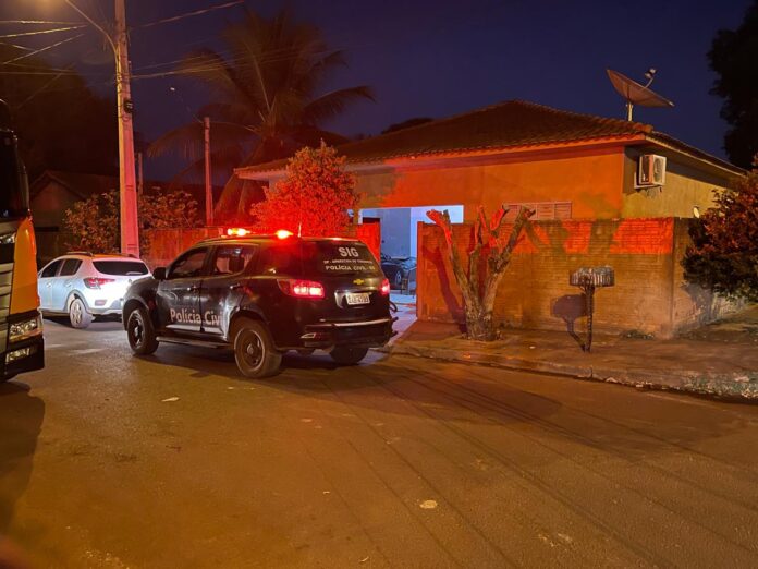A Polícia Civil prende em flagrante indivíduo acusado da prática do crime de tráfico de drogas em Aparecida do Taboado