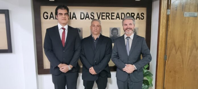 Policiais Civis são homenageados pela Câmara de Bandeirantes por terem elucidado homicídio ocorrido no ano passado em São Gabriel do Oeste, envolvendo um produtor rural de Bandeirantes