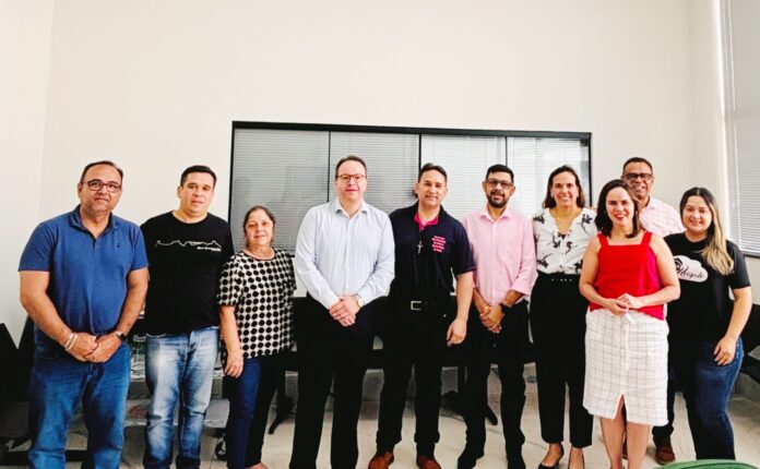 Funtrab participa de reunião de alinhamento de trabalho para atuar com pessoas em situação de rua