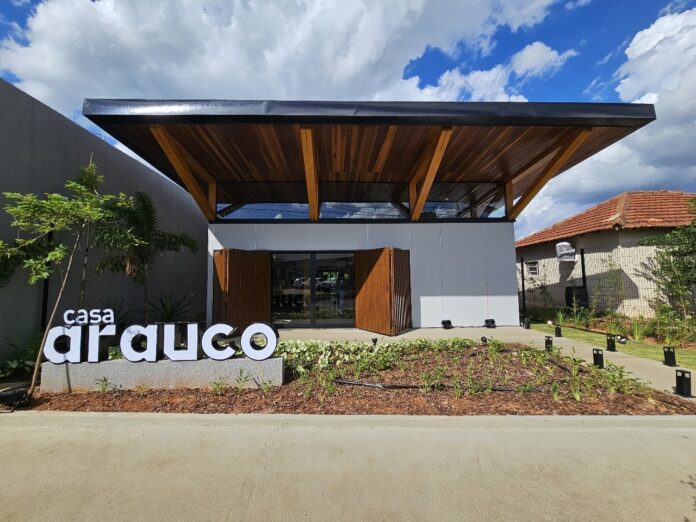 Grupo chileno inaugura em Inocência, a Casa Arauco, ponto de conexão entre a fábrica de celulose e a comunidade local