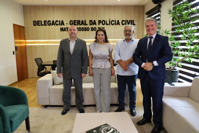 Delegado-Geral da Polícia Civil se reúne com procuradora da PGE e secretário-executivo do Procon Estadual