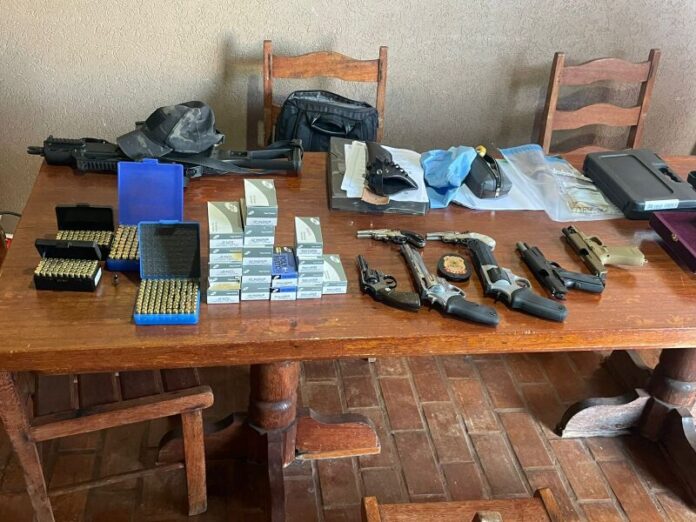 Contra-ataque: Grupo que repassava armas e drogas para MG é alvo da PF na Capital