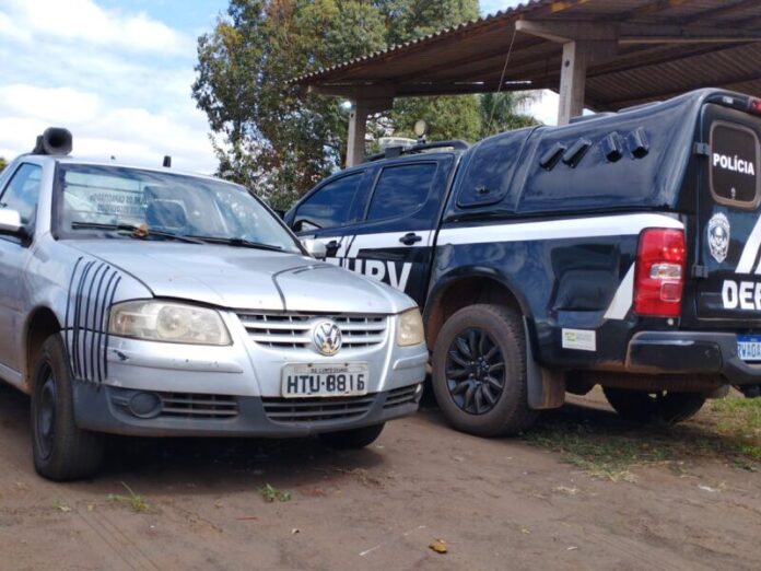 Homem é preso com placa adulterada com fita isolante e carga ilegal na Capital