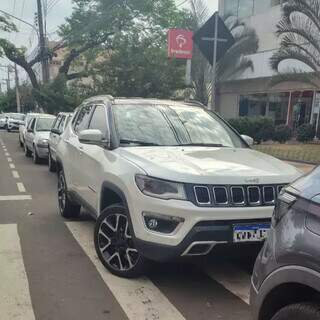 &ldquo;Folgado&rdquo; estaciona em faixa e bloqueia rampa na Marechal Rondon