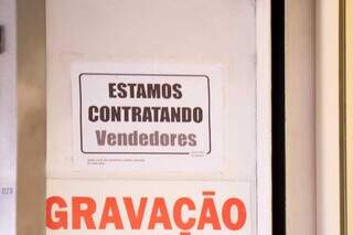 Mercado aquecido, mas sem gente: falta de mão de obra impacta no atendimento Mercado aquecido, mas sem gente: falta de mão de obra impacta no atendimento