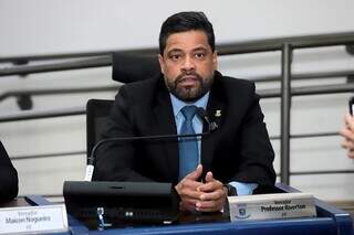 Vereadores reagem a decreto que retira gratificação de professores convocados Vereadores reagem a decreto que retira gratificação de professores convocados