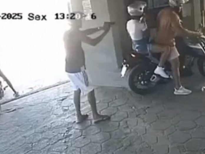 JD1TV: Casal é assaltado na entrada de motel e perdem moto no Paraná