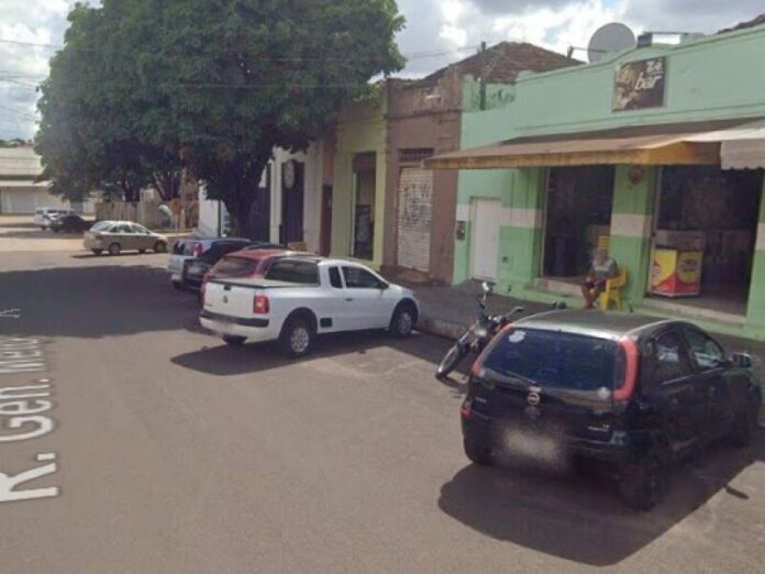 Jovem é agredido ao tentar separar briga em bar do Centro de Campo Grande