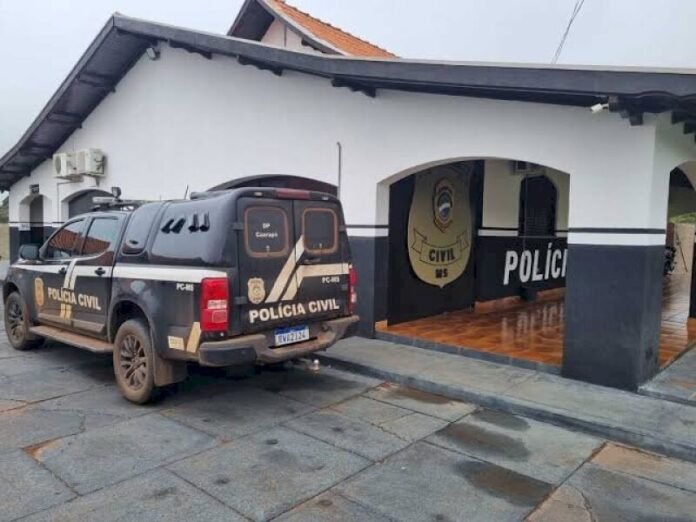 Jovem invade casa e tenta beijar ex a força em Caarapó