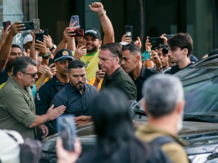 Moraes repreende Polícia Penal por exposição de Bolsonaro a apoiadores durante escolta