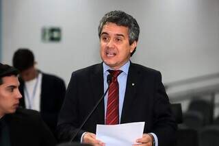 Vereadores reagem a decreto que retira gratificação de professores convocados Vereadores reagem a decreto que retira gratificação de professores convocados