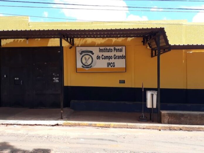Polícia investiga morte de detento em cela com outros 71 presos na Capital