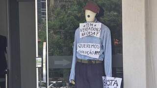 Manifestantes cobram melhorias na sa&uacute;de ap&oacute;s casos de viol&ecirc;ncia obst&eacute;trica
