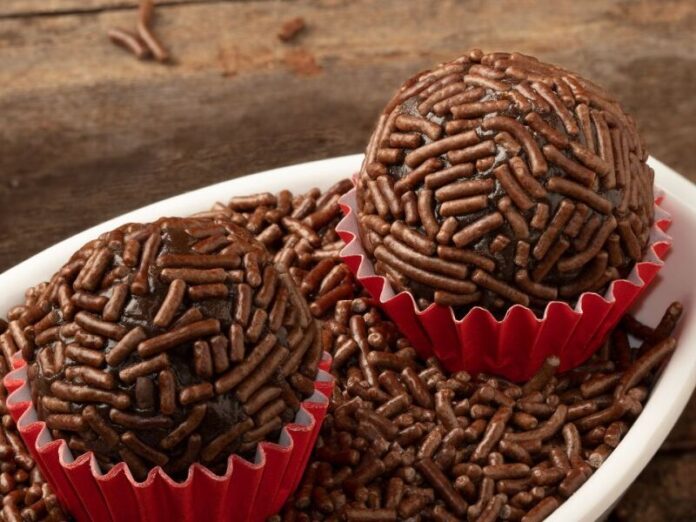 Alunos tiram nota baixa e tentam envenenar professoras com brigadeiro