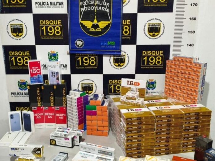 Com 'monjauro' e celulares, motorista é flagrado com R$ 149 mil em produtos contrabandeados