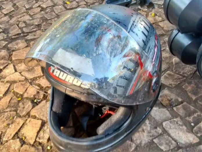Motociclista fica ferido ao ser atingido por carro conduzido por motorista sem CNH