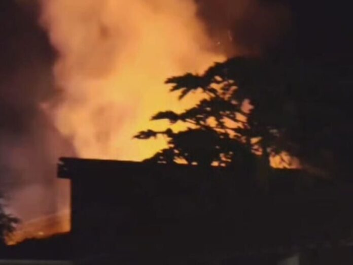 Tragédia: Idosa, filha e neto morrem carbonizados em incêndio em Rochedo