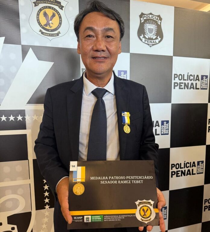 Delegado Marcos Takeshita é homenageado pela AGEPEN com a Medalha Patrono Penitenciário “Senador Ramez Tebet”
