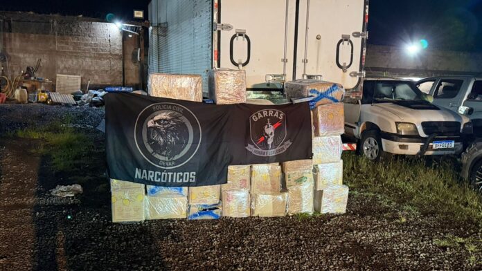 Caminhão com 849 kg de maconha é apreendido pela Polícia Civil no Jardim Noroeste