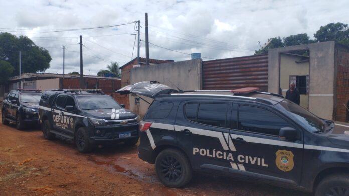 Em operação contra veículos roubados, Polícia Civil apreende toneladas de drogas e desarticula entreposto de drogas