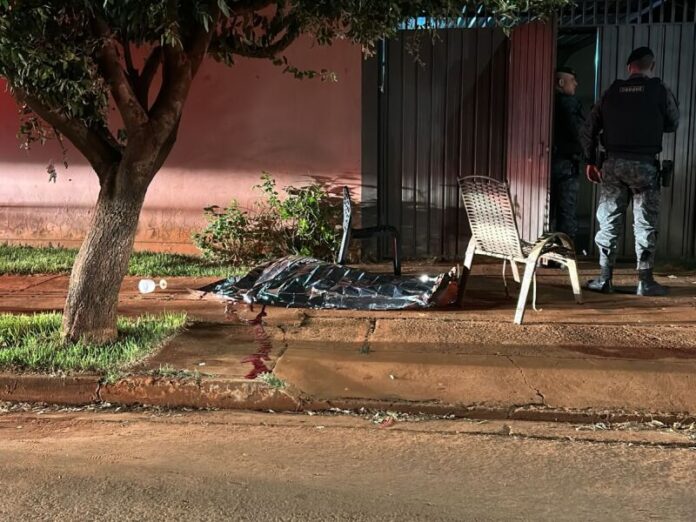 AGORA: Homem é assassinado com golpes de faca no Iracy Coelho