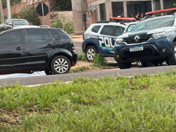 AGORA: Homem é morto a facadas dentro de carro na Vila Morumbi
