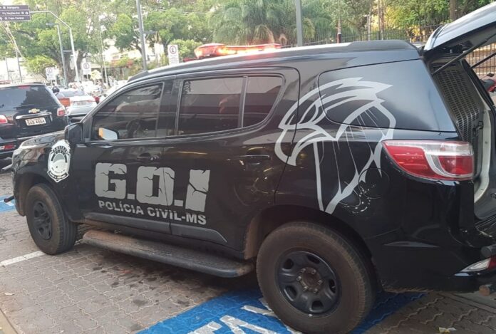 Policiais civis prendem homem com mandado de prisão em aberto, na Capital
