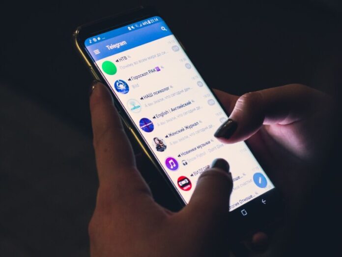 Rapaz paga 'quinhentão' para golpista não expor nudes em rede social na Capital