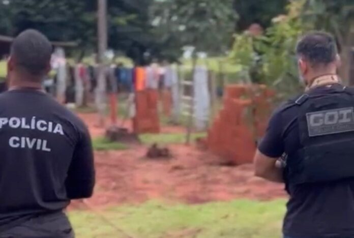 Condenado a mais de 15 anos por homicídio é preso pela Polícia Civil após agredir e atear fogo na casa da esposa
