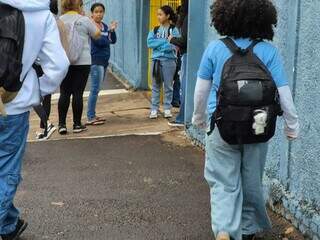 Férias acabam para quase 300 mil estudantes nas redes municipal e estadual Férias acabam para quase 300 mil estudantes nas redes municipal e estadual