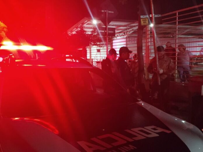 AGORA: Morador de rua é esfaqueado e morre em frente a hospital no centro da Capital