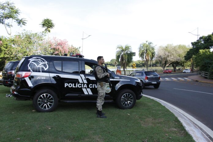 Policiais civis prendem apontados por furtos no mesmo bairro, em Campo Grande