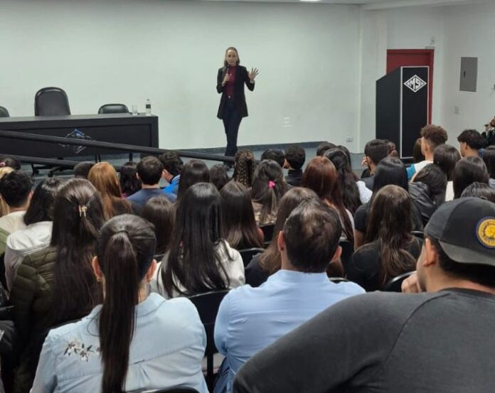 DAM de Ponta Porã participa de evento em faculdade alusivo ao dia das Das Mulheres