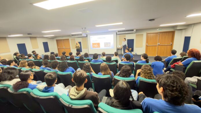 Polícia Civil realiza palestra sobre Cyberbullying e Inteligência Artificial, em escola na Capital
