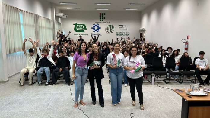 Delegacia de Atendimento à Mulher realiza palestra educativa sobre violência doméstica e familiar para alunos do IFMS em Ponta Porã