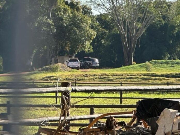 Funcionário encontra corpo em estado de decomposição em fazenda de delegado em MS