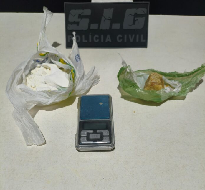 Polícia Civil prende mulher em flagrante por tráfico de drogas em Água Clara