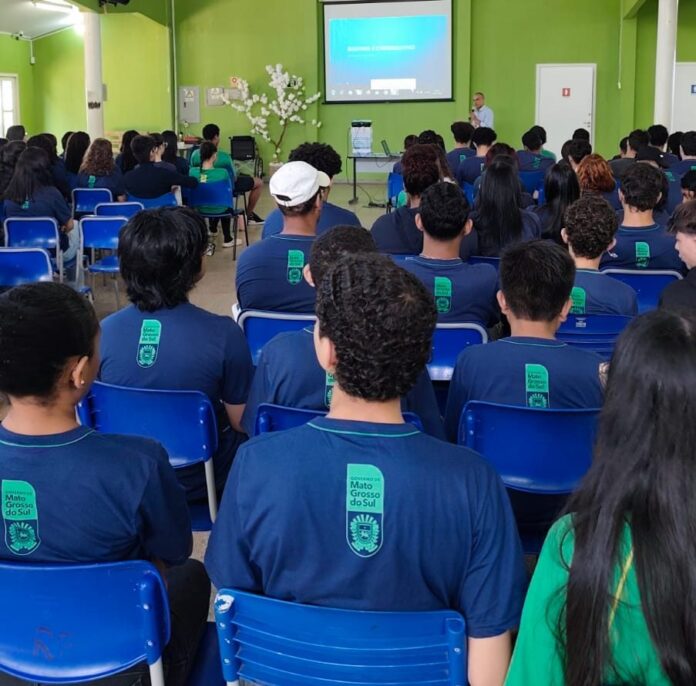 Polícia Civil realiza palestras sobre bullying e cyberbullying em escola estadual de Campo Grande