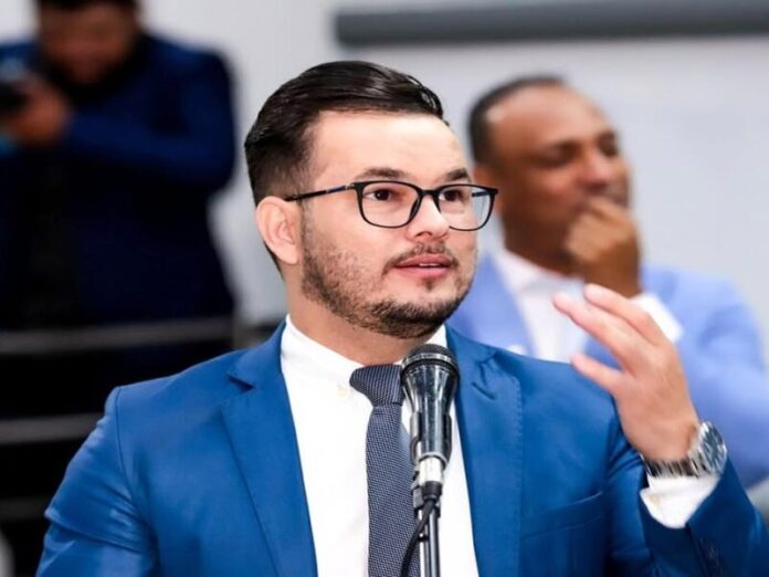 Secretário da prefeitura acusado de assediar funcionário pede afastamento do cargo