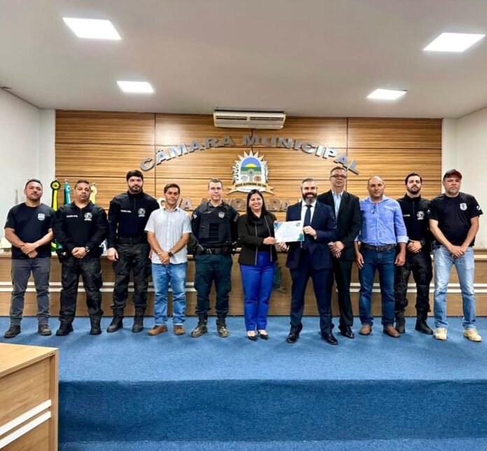 Defron recebe moção de reconhecimento na câmara dos vereadores de Nova Alvorada do Sul