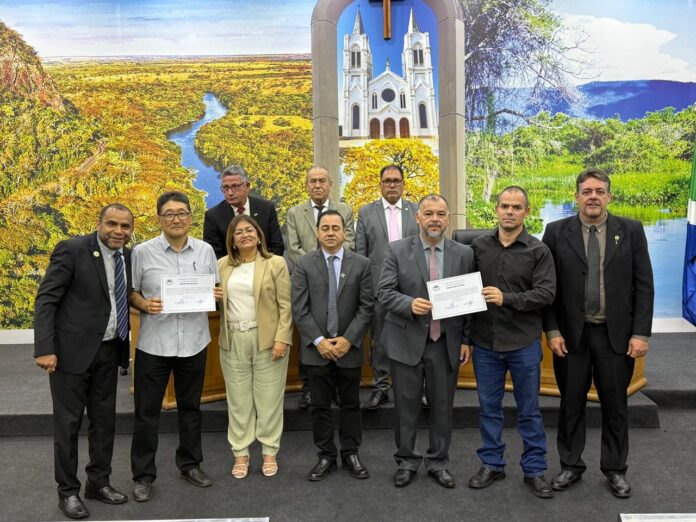 Agentes da Unidade Regional de Perícia e Identificação da Policia Civil de Aquidauana recebem moção de aplauso pela câmara local