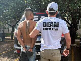 Por causa de um "não", homem queimou tudo que professora tinha Por causa de um "não", homem queimou tudo que professora tinha